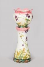 Delphin Massier (1836-1907)
Cache-pot sur pied (complet) en faïence polychrome à...