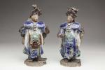 Chine, deux STATUETTES en grès émaillé bleu, vert et gris....