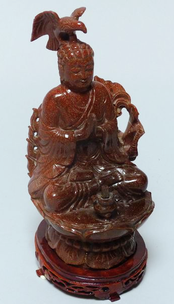 BOUDDHA en aventurine sculptée en mudra de la prière, assis...