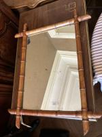 Petit MIROIR en bambou. Vers 1900. 80 x 53 cm.
Lot...