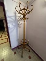 THONET (?). Grand porte-manteau perroquet en bois courbé. H. 199...