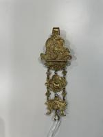 CHATELAINE en métal doré de style Louis XV. Époque XIXème...