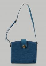 LOUIS VUITTON - SAC modèle Capucine en cuir épi bleu....