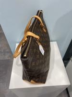 LOUIS VUITTON - SAC modèle "Cabas Mezzo" en toile Monogram,...