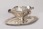 SAUCIERE sur PLATEAU en argent de style Louis XV. Époque...