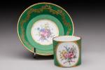 SEVRES. Petite tasse et sa soucoupe en porcelaine tendre à...