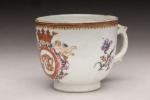 CHINE, COMPAGNIE des INDES. TASSE de mariage en porcelaine à...