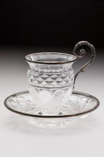 LE CREUSOT. Tasse de forme balustre et soucoupe en cristal...