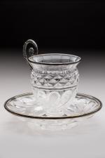 LE CREUSOT. Tasse de forme balustre et soucoupe en cristal...