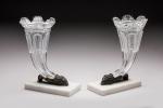 BACCARAT ? Paire de VASES de forme rhyton en cristal...