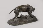 D'après Pierre-Jules MENE (1810-1879). Chien de chasse à l'arrêt. Bronze...