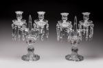 BACCARAT. Paire de CANDELABRES en cristal moulé et taillé, le...