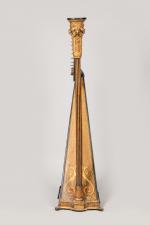 ERARD. HARPE en bois partiellement redoré et polychrome, colonne à...