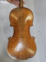 Beau violon français XIXème siècle portant étiquette J. BASSOT. Fond...