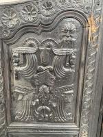 PAIRE de PORTES d'armoire en bois mouluré, sculpté et ...