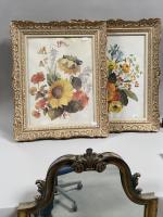 Paire d'ENCADRES à décors de fleurs . A vue: 60...