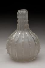 René Lalique (1860-1945)
Vase modèle « Dentelé » en verre moulé...