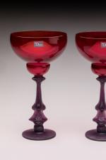 Daum et Salvador Dali (1904-1989)
Deux verres rouges sur pied à...