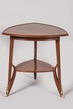 Louis Majorelle (1859-1926)
Table de salon en acajou et bois divers...