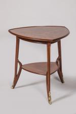 Louis Majorelle (1859-1926)
Table de salon en acajou et bois divers...