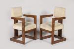 André Sornay (1902-2000)
Paire de fauteuils en bois teinté à dossier...