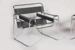 Marcel Breuer (1902-1981) d'après
Série de trois fauteuils modèle « Wassily...