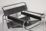 Marcel Breuer (1902-1981) d'après
Série de trois fauteuils modèle « Wassily...