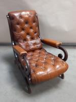 FAUTEUIL de repos CHESTERFIELD en bois teinté et simili cuir...