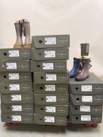 LE CHAMEAU, ensemble de 30 paires de BOTTES  :...