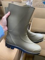 Important ensemble de paires de BOTTES comprenant : 
- BAUDOU,...