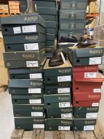 AIGLE. Ensemble de CHAUSSURES, dont : 
- Tarmac marron foncé,...