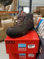 BAUDOU. Ensemble de CHAUSSURES et chaussures de sécurité, dont :...