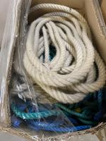 Important lot de CORDAGES, bobines et vrac (9 cartons). 
Lot...