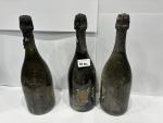 3 Bouteilles Champagne Dom Perignon, étiquettes abimées.