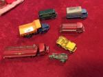 Dinky Toys France, lot de 7 pièces: 2 Ford, une...