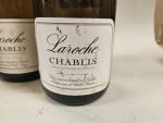 3 bouteilles CHABLIS 2002 DOMAINE LAROCHE (et)
Une TLB et étiquettes...