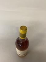 Une BOUTEILLE Château D'YQUEM, 1° cru supérieur Sauternes 1986 (EA)