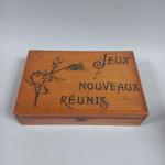 LES JEUX NOUVEAUX REUNIS, boîte en bois verni contenant des...