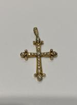 Pendentif croix en or jaune 750 °/°° et sertie de...