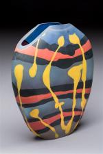 Jean-Luc GARCIN (né en 1954). Vase de forme aplatie en...