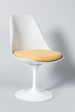 Eero SAARINEN (1910-1961). Chaise modèle " Tulipe " à coque...