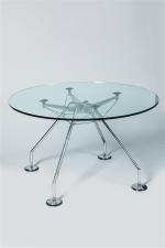 Norman FOSTER (né en 1935). Table ronde modèle "Nomos" à...